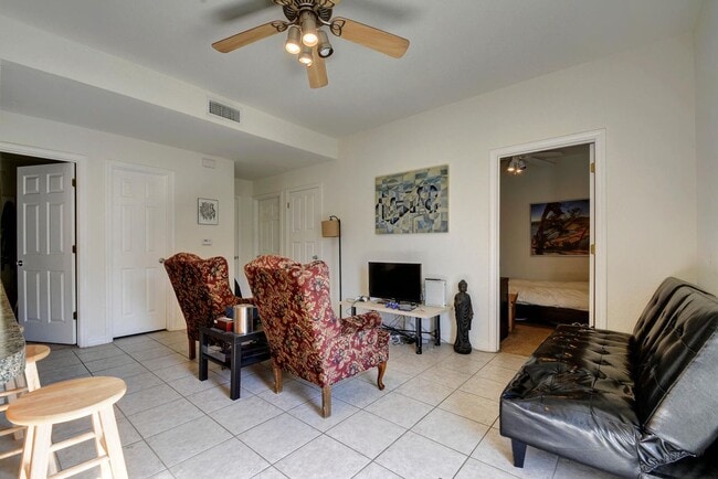 Building Photo - West Campus Gem!!!