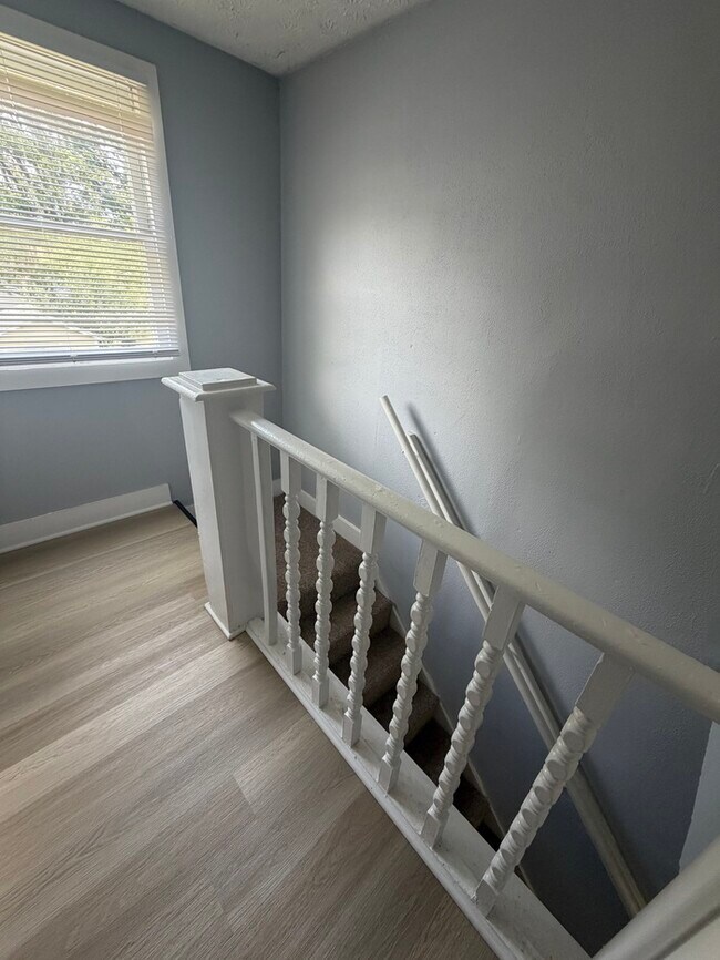 Building Photo - 3 Bedroom Near Irvington-Emerson Heights