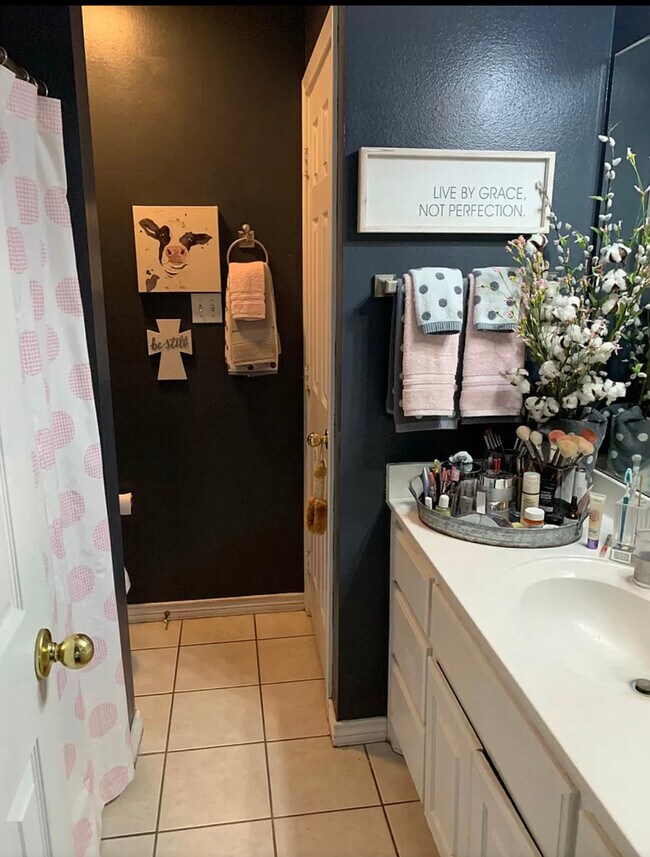 Building Photo - 1411 Western Oaks Ct