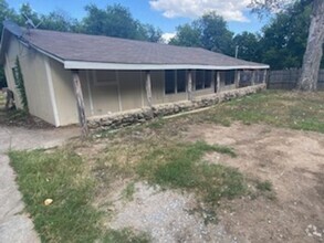 Building Photo - Modest in Mineral Wells