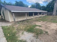 Building Photo - Modest in Mineral Wells