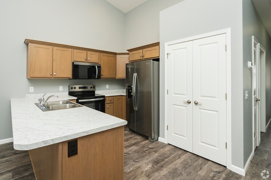 Building Photo - 4794 Tyrone Rd