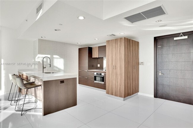 Building Photo - 200 Biscayne Blvd Way