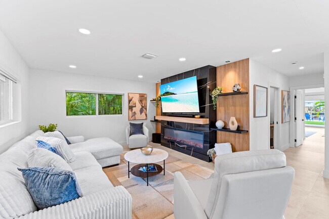 Building Photo - 1725 NE 23rd Ave