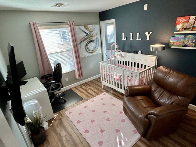 Building Photo - Stunning Townhome in the Heart of Otay Lakes, Chula Vista - MOVE IN SPECIAL