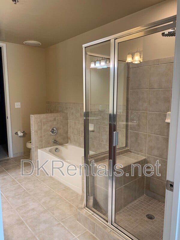 Building Photo - 711 Cosmopolitan Dr NE