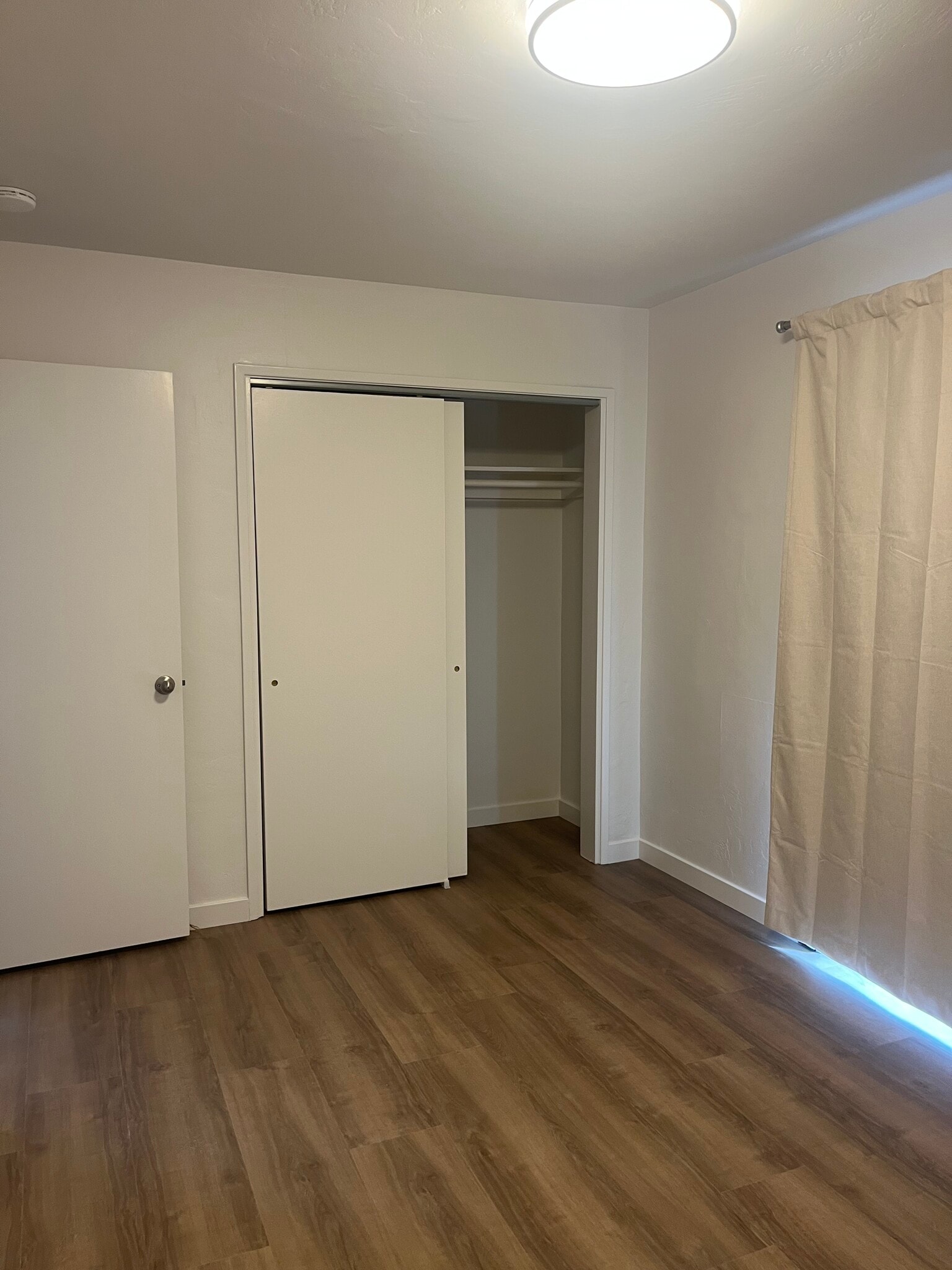 Building Photo - 411 Lawrence Dr