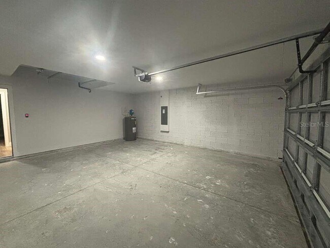 Building Photo - 1884 W Quaker Ln