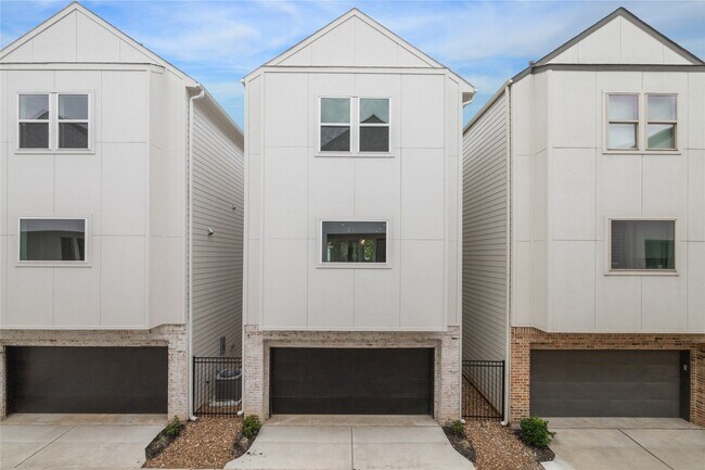 Building Photo - 1404 Cleburne St