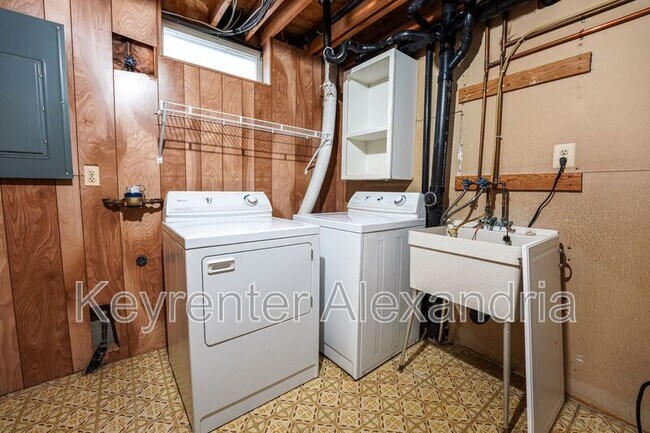 Building Photo - 5901 Beech Tree Dr