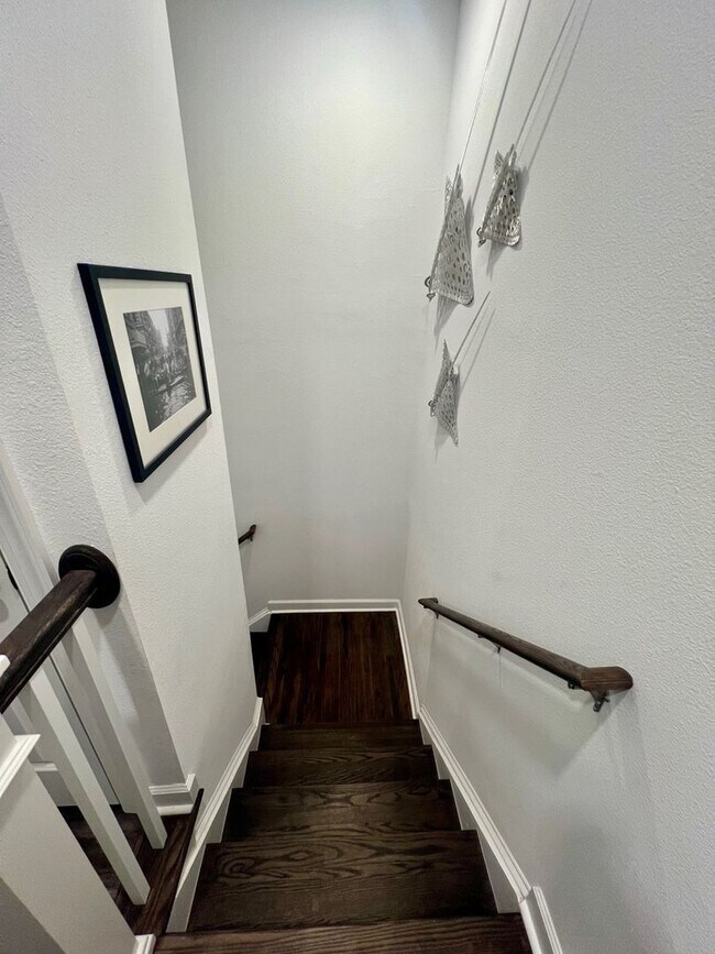 Building Photo - Spacious 3BR House 2 Blocks from the Beach