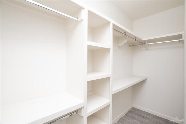 Building Photo - 1704 W Garrison Dr