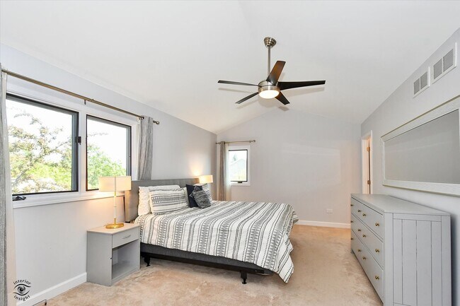 Building Photo - 17323 Lakebrook Dr