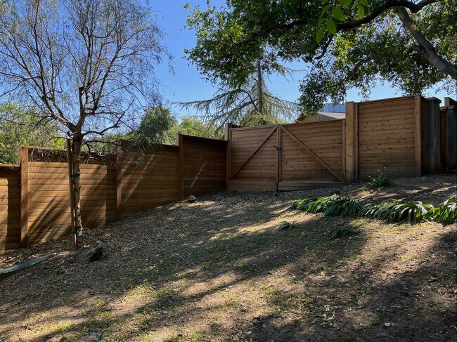 Building Photo - 21273 Entrada Rd