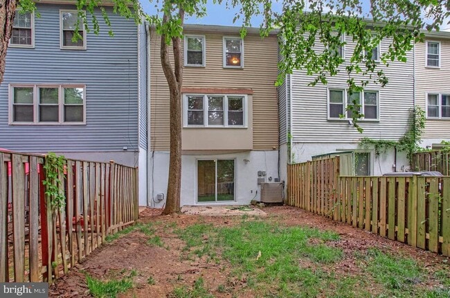 Building Photo - 205 Castleton Pl
