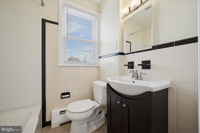 Building Photo - 7947 Ferndale St