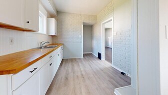 Building Photo - 1117 Arlington Ave SW