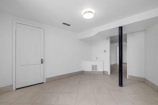Building Photo - 2208 Escambia Dr