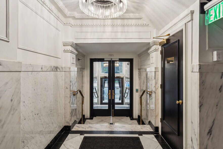 Building Photo - 2201 Chestnut St