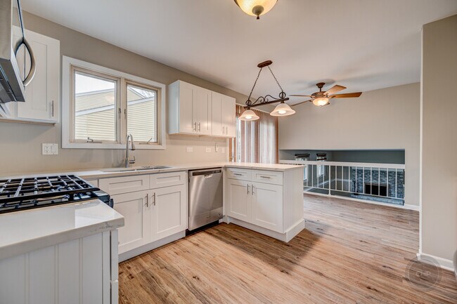 Building Photo - 4 N Birchwood Dr