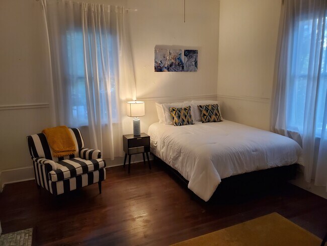 Building Photo - Furnished, Cozy Stay in the Arts District