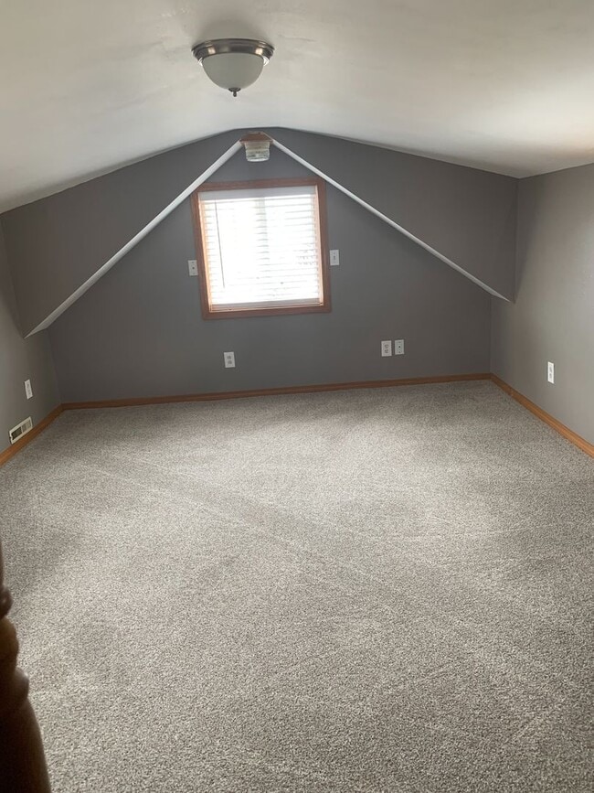 Building Photo - Charming house on 2 beautiful corner lots!