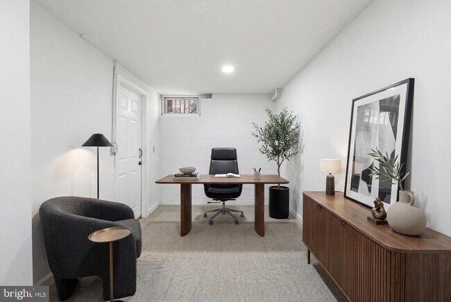 Building Photo - 3816 W Bay Ave