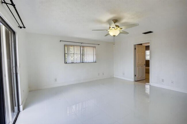 Building Photo - 8201 SW 57th St