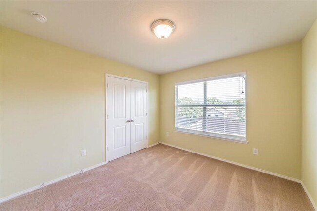 Building Photo - 560 Griffith Dr