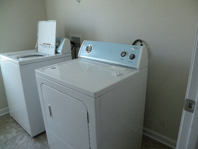 Building Photo - Beautiful custom home, don't want to miss this one!