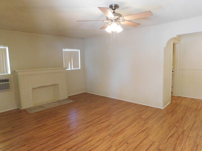 Building Photo - 1250 E Villa St