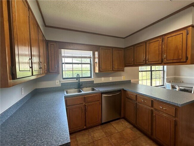 Building Photo - 6750 Browder Dr