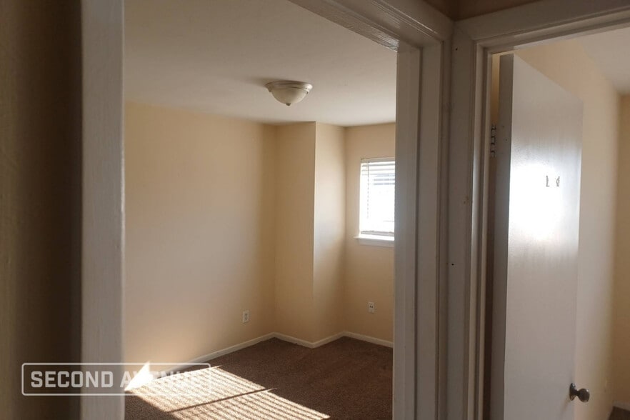 Building Photo - 7943 Ellinger Ln