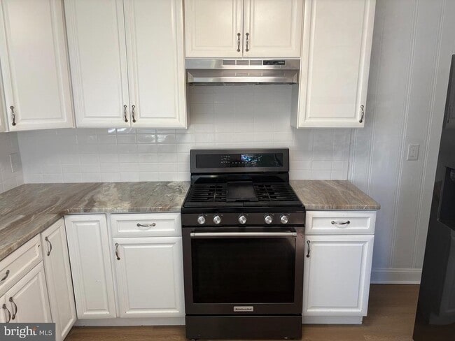 Building Photo - 213 Vernon St