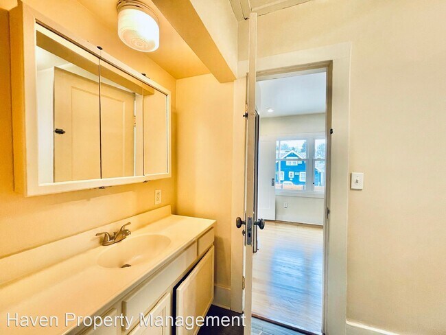 Building Photo - 2 br, 1 bath House - 5310 33rd Ave S