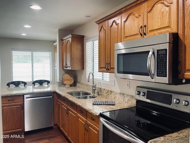 Building Photo - 4702 E Wilshire Dr