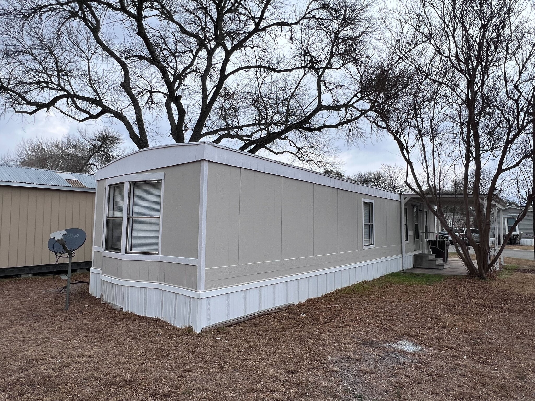 Building Photo - 750 Silent Valley Rd