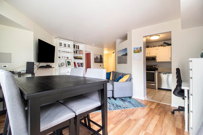 Building Photo - 2221 S Huron Pkwy