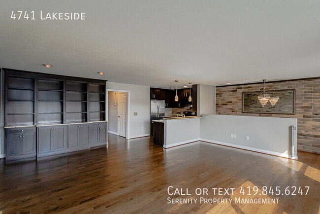 Building Photo - 4741 Lakeside-