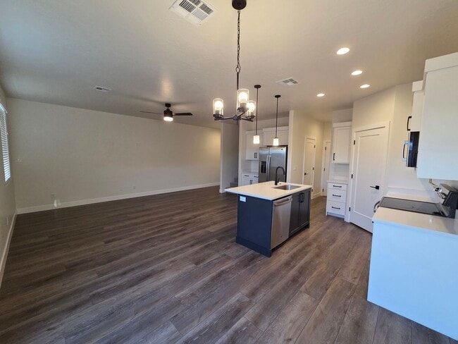 Building Photo - VIEWS from EVERY ROOM!