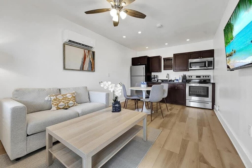 Primary Photo - 333 Walnut St