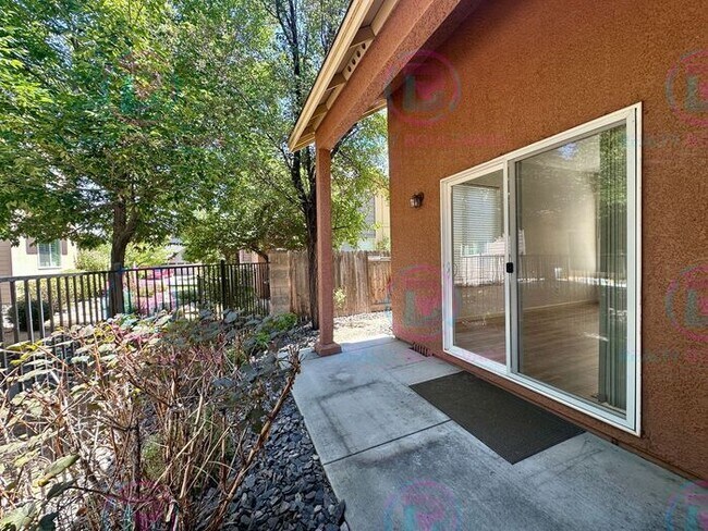 Building Photo - 3 Bedroom 2.5 Bathroom + Loft & 2 Car gara...