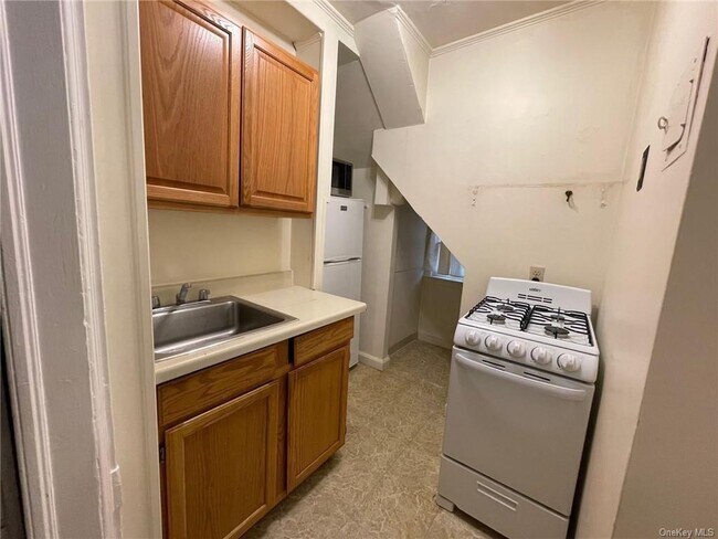 Building Photo - 68 Mason St