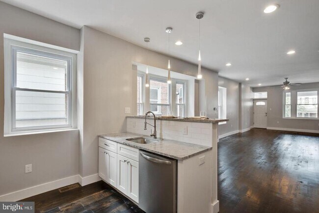 Building Photo - 5445 Ridge Ave