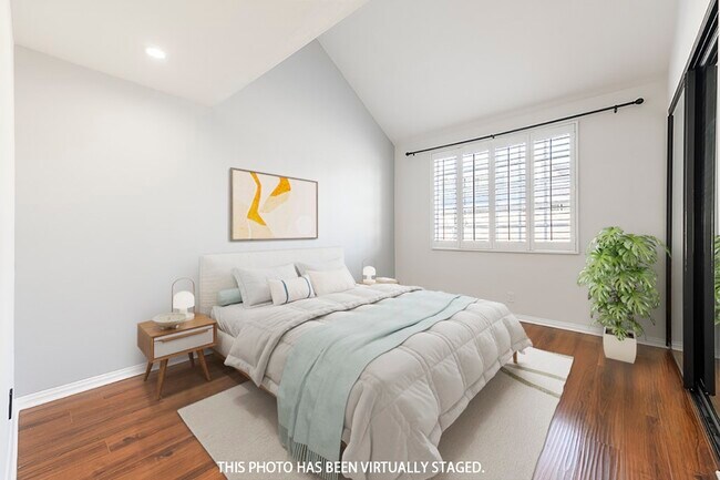 Building Photo - 11667 Gorham Ave