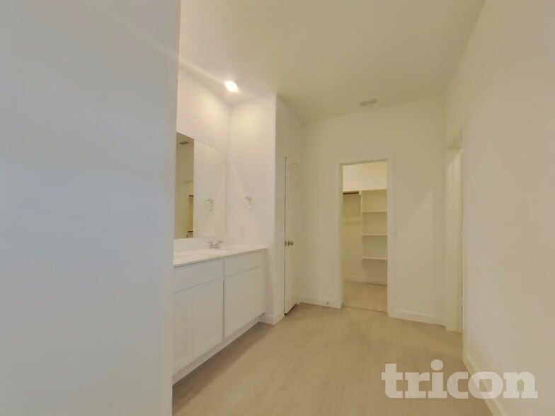 Building Photo - 2701 Brushy Lk Dr