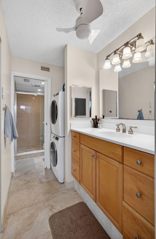 Building Photo - 336 Golfview Rd