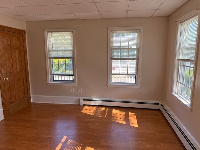 Building Photo - 2 Fremont St