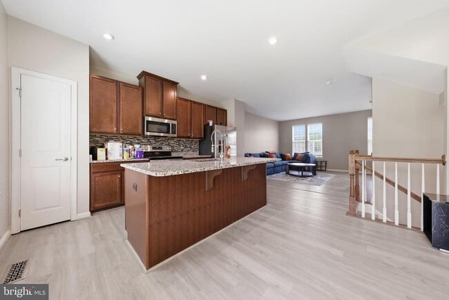 Building Photo - 174 Ontario Dr