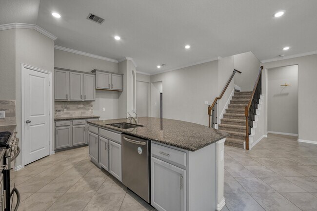 Building Photo - 122 S Bearkat Ct